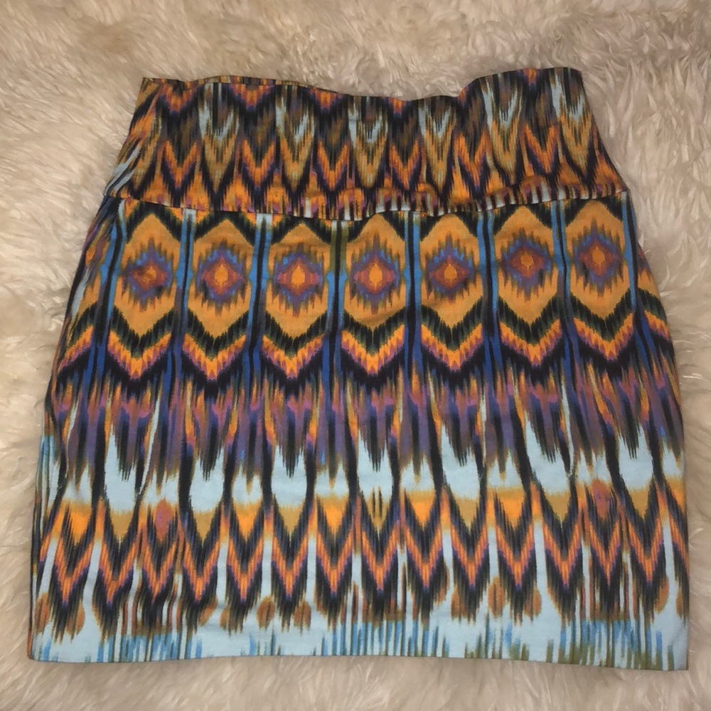 Body-con patterned skirt SZ Medium